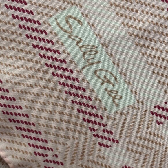 Vintage Sally Gee 100 % SILK Striped Geometric Pattern Scarf Pink - Picture 4 of 4